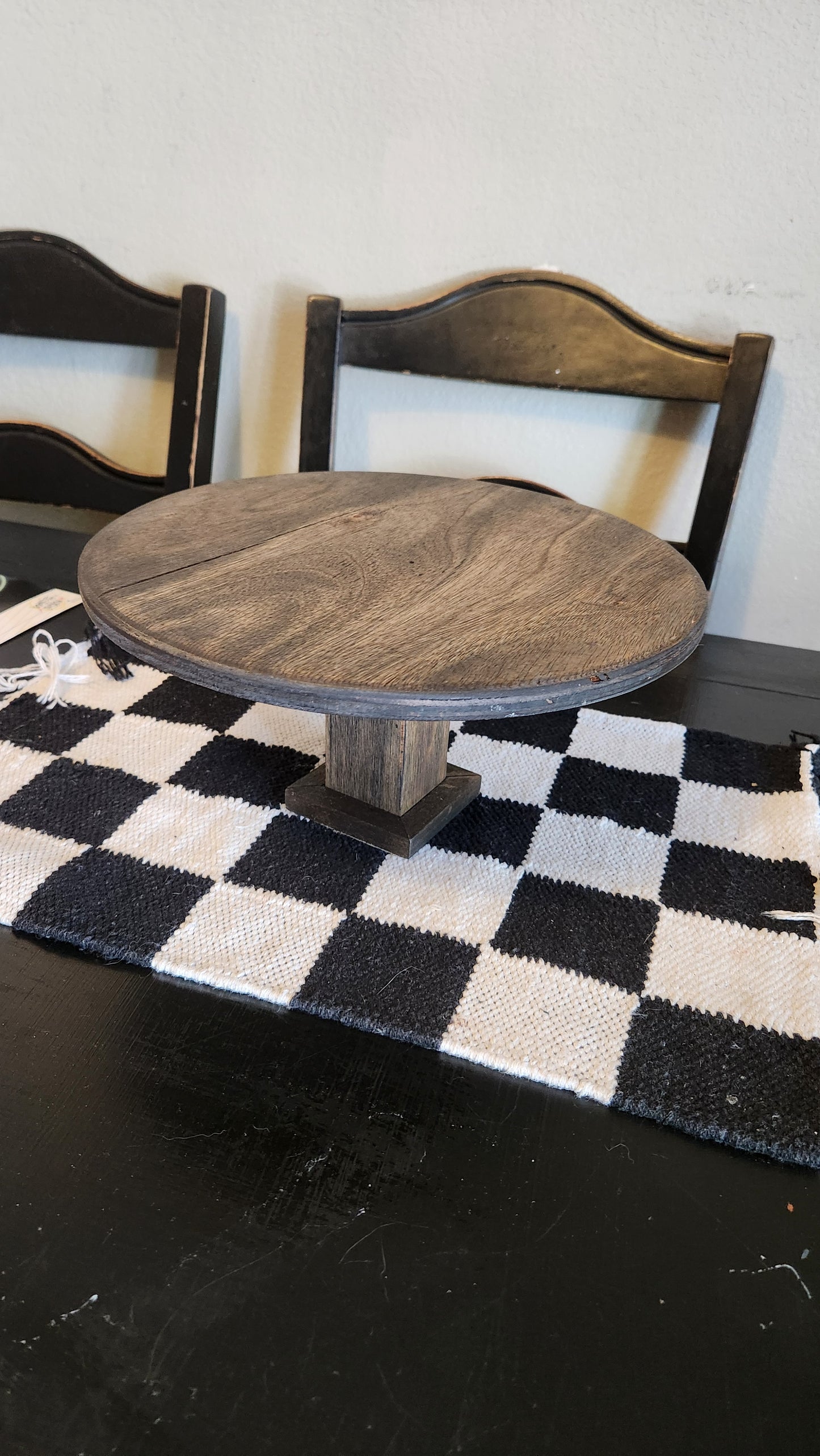 Round Walnut Cake Holder